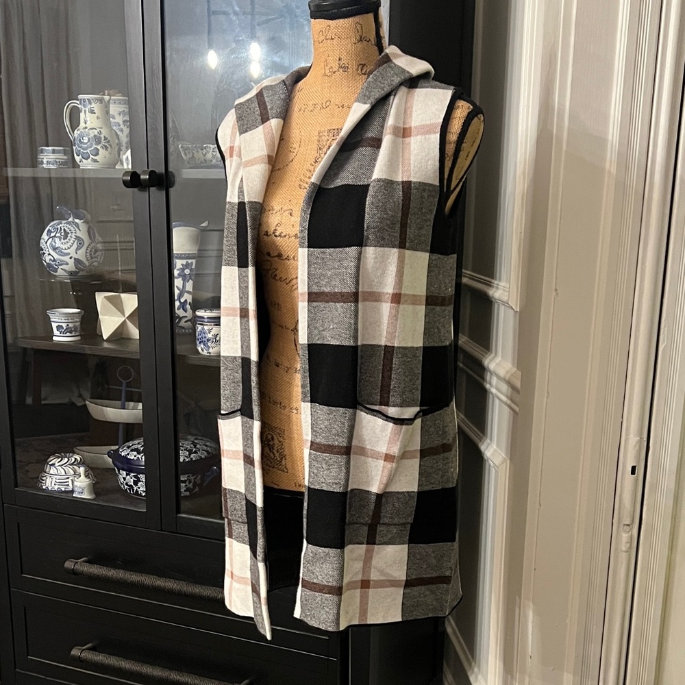 Max Studio Checkered Sleeveless Vest - Black, White, Tan
